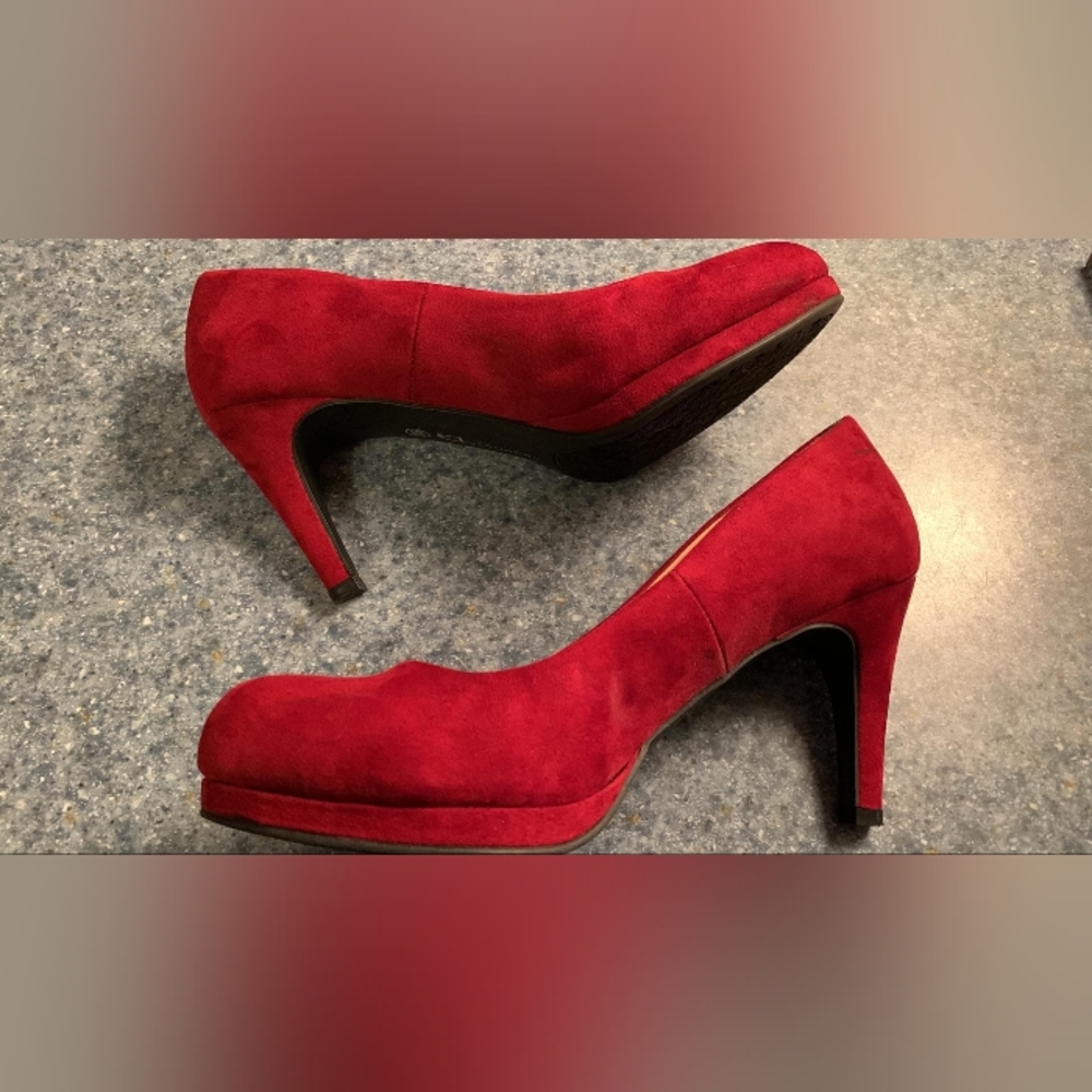 Chinese Laundry (CL) by Laundry Red High Heels Size 8